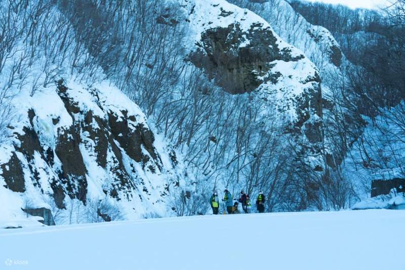 [Hokkaido, Sapporo, Jozankei] River rafting while viewing the snowy ...